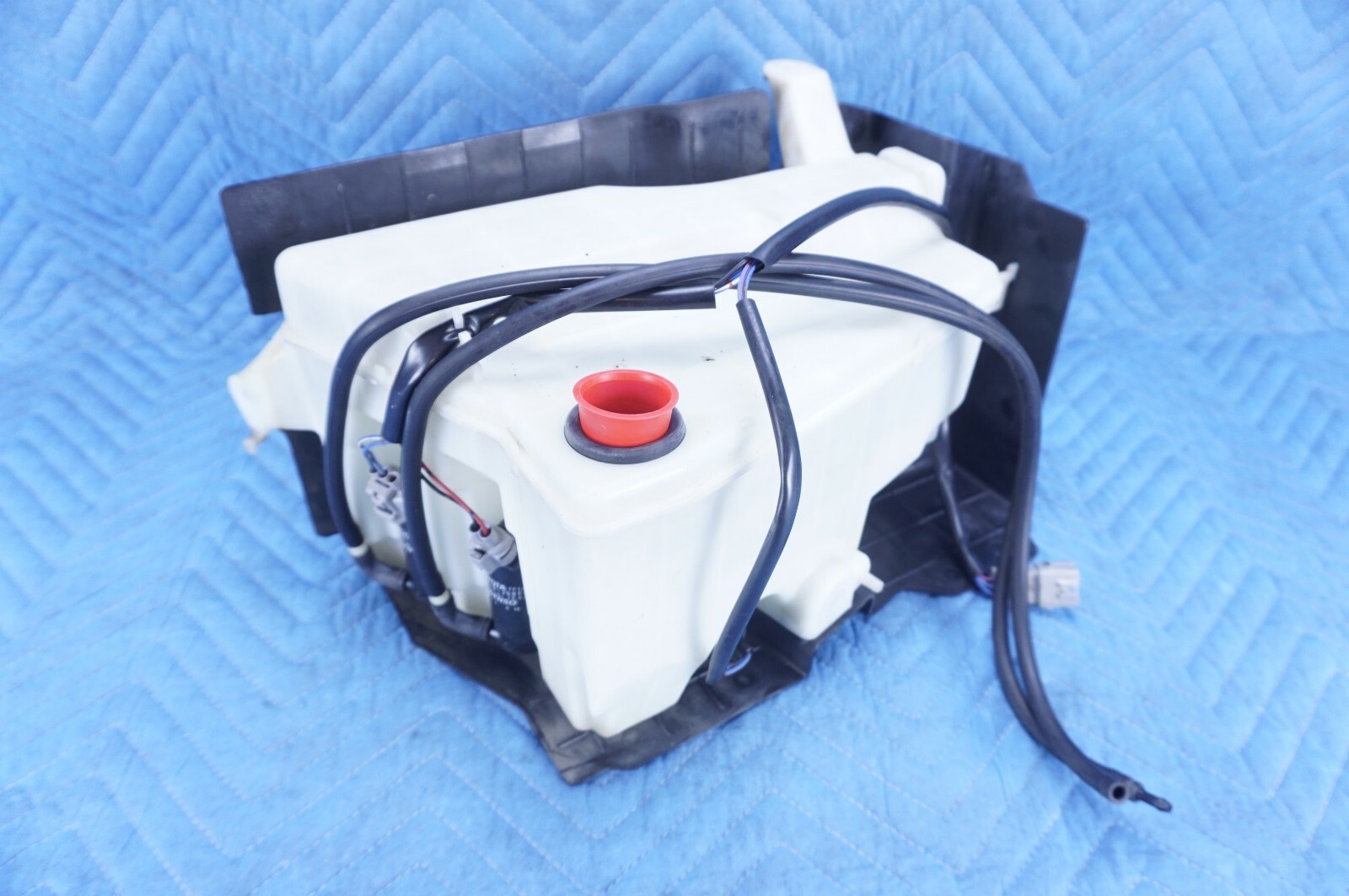 Lexus LX470 Windshield Washer Tank w/ Pumps & Protector 20032007 OEM