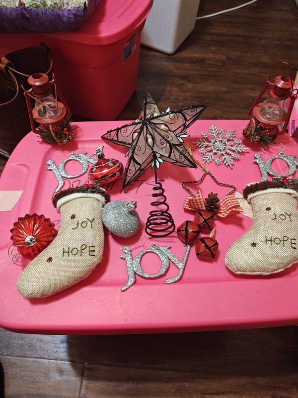 Silver Capiz Star Christmas Tree also 21 Plus Ornaments As Shown In The Pictures