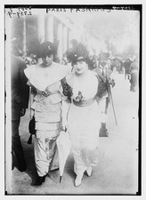 Photo:Paris Fashions,women,dresses,purse,1910-1915,hats