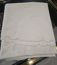 VTG Ivory Cutwork Tablecloth 66" Round Scallop Edge Embroidered Cottagecore VGUC
