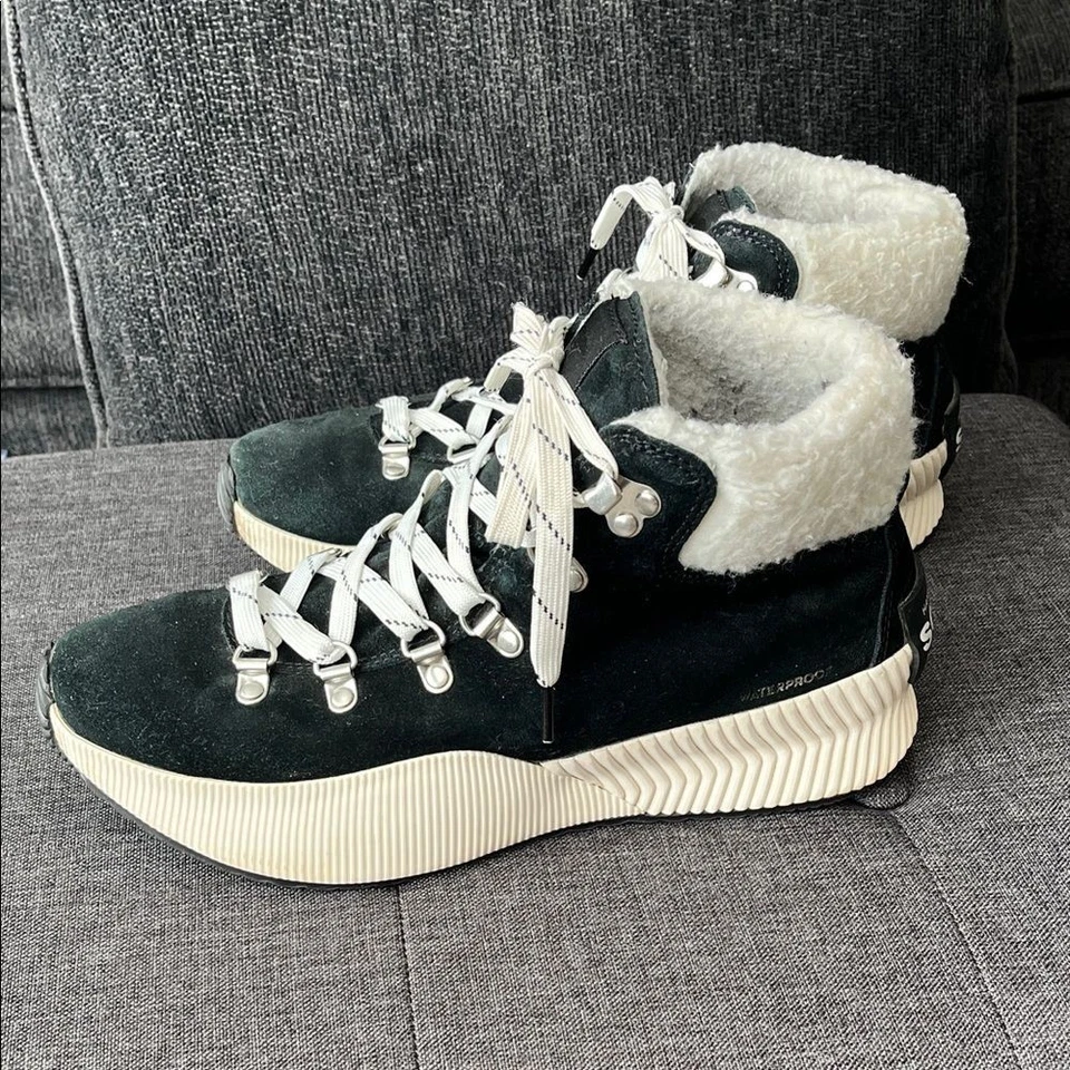 Botas para mujer Sorel talla 9 Out N About III Conquest blancas y negras Foto 2 de 4