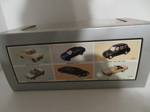 Sunstar Diecast Mitsubishi Montero SUV Blue 1:18 Scale with Box - Picture 7 of 8