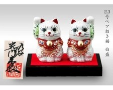 Japanese Kutani yaki Porcelain Maneki Neko Lucky cat Pair 2.8in K9-1519 Japan
