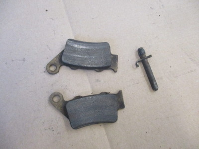 Bremsbeläge vorne + Befestigungsachse für Honda 650 SLR - RD09