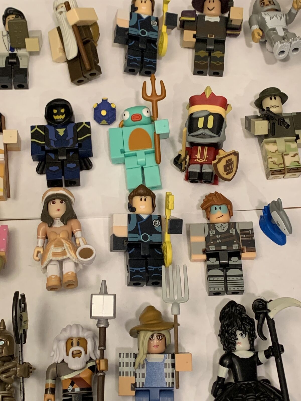 Roblox Toys Lot Of 20 Action Figures Collection Includes Accessories *No  Codes*