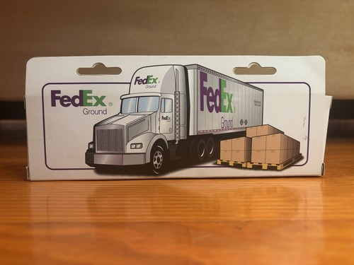 Daron FedEx Ground die-cast Tractor Trailer - 1/87 scale - Picture 3 of 5