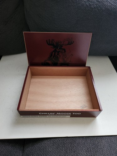 Caja de cigarros de madera vacía Chillin' Moose Too 6x52 Nicaragua 87/8x61/2x21/8 - Imagen 5 de 5