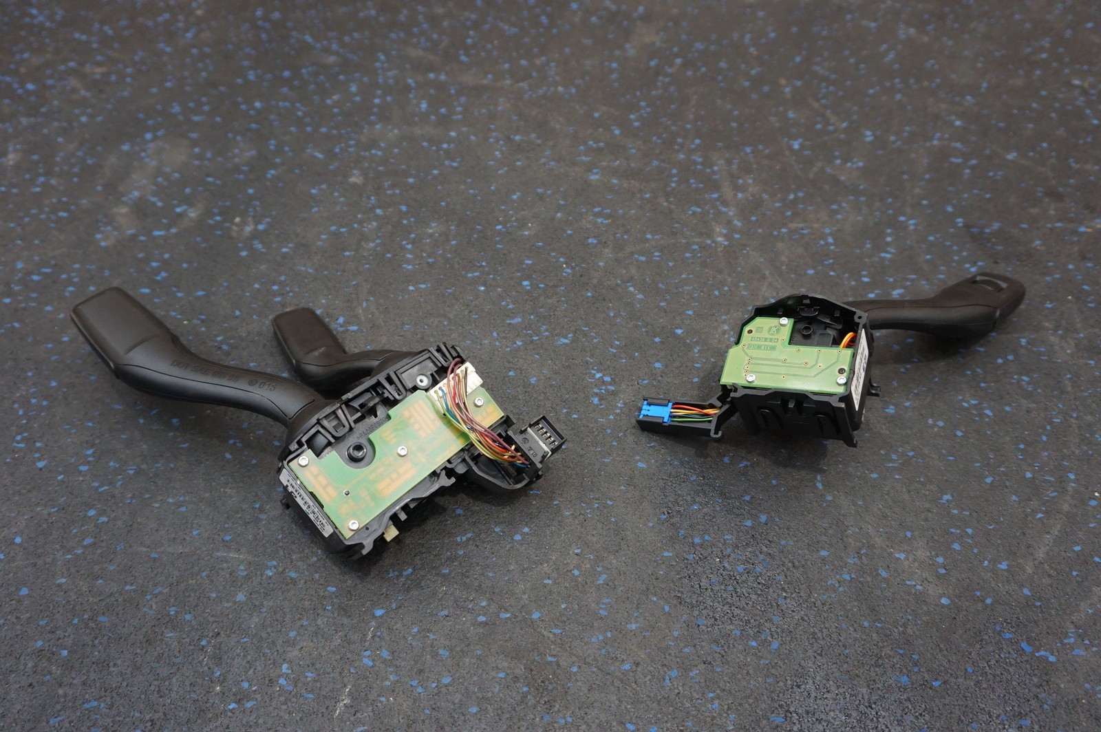 Set of 2 Turn Signal & Wiper Switch Lever 8P0953513D OEM Audi R8 Type 42 2008-09