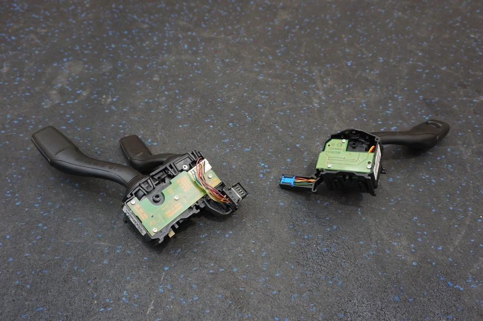 Set of 2 Turn Signal & Wiper Switch Lever 8P0953513D OEM Audi R8 Type 42 2008-09 - Image 3 of 4