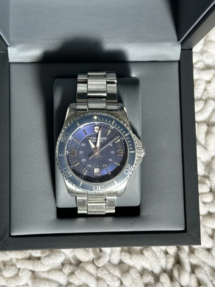 VICTORINOX SWISS ARMY  Maverick Men’s Dive Watch 39mm Date/Time 100m SWISS MADE - Image 2 of 4