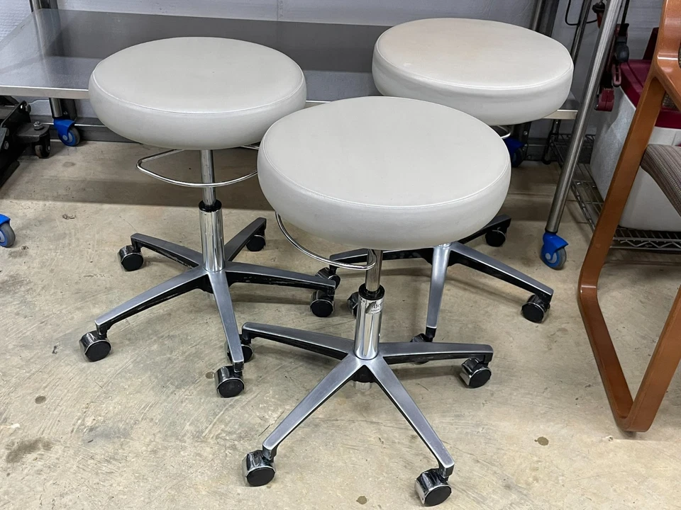 Taburete médico médico Midmark Ritter 276 examen de elevación neumática médico Foto 2 de 4