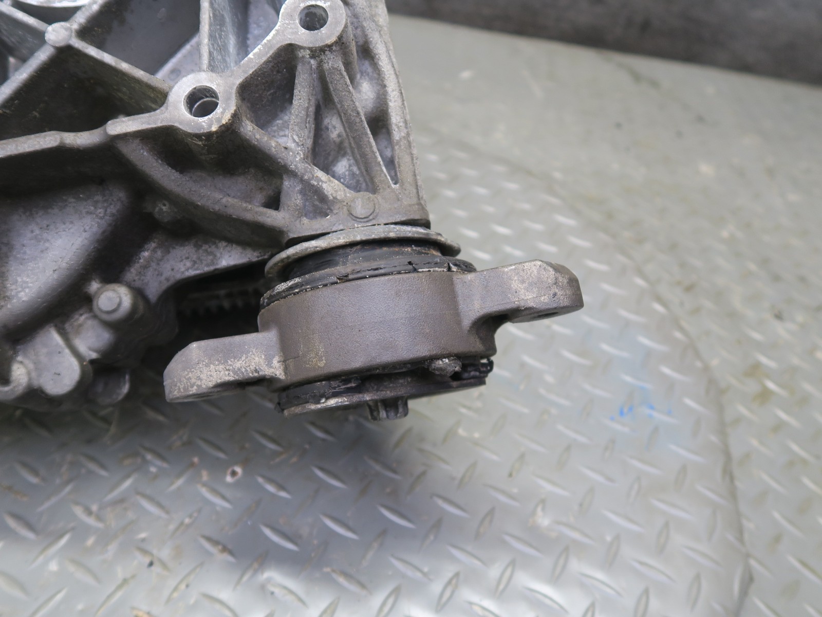 2017-2020 MASERATI LEVANTE M161 3.0L AWD TRANSFER CASE BOX W MOTOR 670038072 94k