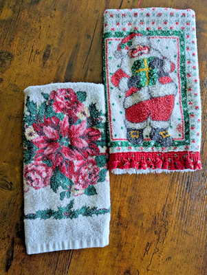 Vintage Christmas Towels Santa Holiday Kitchen Towel Floral Lot 2