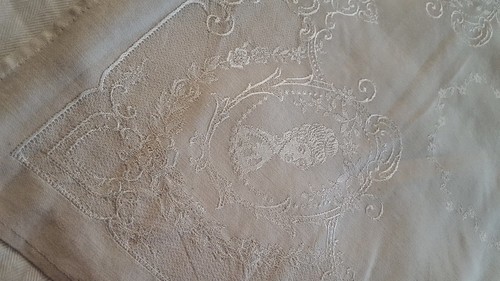 Double Damask figural off white cream linen table runner 17" x 43" vtg - Picture 4 of 4