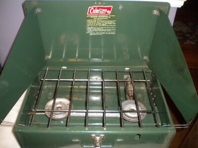 Coleman 2 Burner Camp Stove Model 425F Dated 12/81 Propane