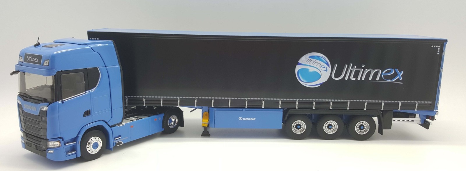 Scania 590 S V8 Tautliner Eligor pour compléter une vitrine de camions miniatures 1/43