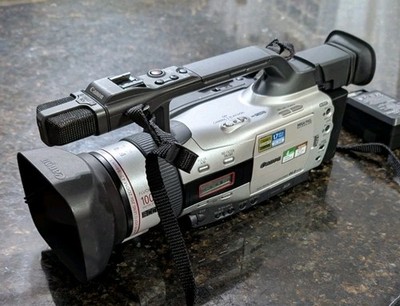 Canon DM-GL2 A 3CCD Video Camcorder Mini DV Untested