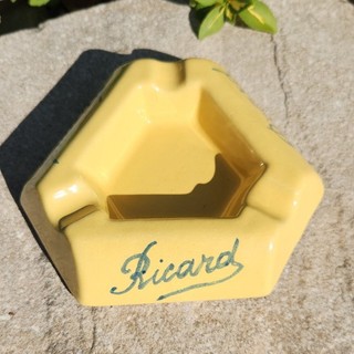 Ancien cendrier publicitaire Ricard jaune en céramique