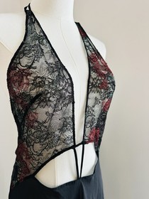 Rare❤️&zwj;🔥La Perla Sheer Black Lace Slip with Red shimmer Floral Accents
