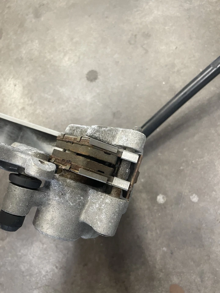 Sistema de freno trasero Yamaha WR250f pinza, palanca, manguera, etc. Foto 3 de 3