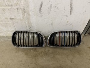 BMW E46 Frontgrill Kühlergrill Grill vorne rechts links SET 7072129 7072130