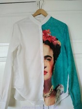 Blusa con estampado de retrato de Frida Kahlo pre-amada