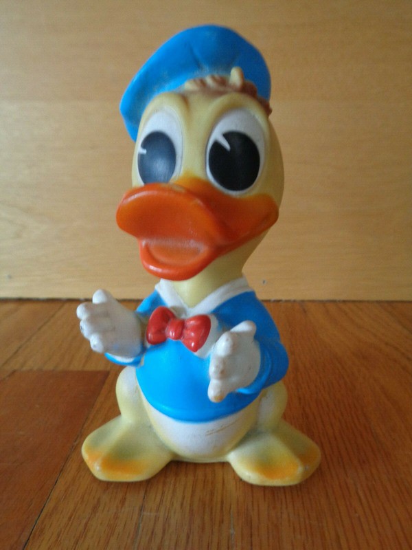 Vintage Donald Duck Squeeze Toy ~ Walt Disney Production 5 5/8” ~ Made in Italy!