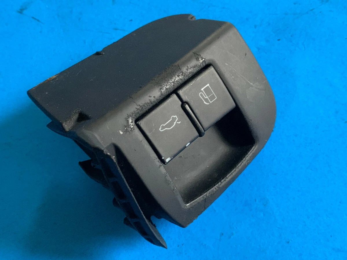 05 AUDI A6 LH SIDE OPEN TRUNK RELEASE & FILLER LID CONTROL SWITCH 