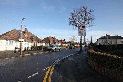 Photo 6x4 Warren Drive, Elm Park, Essex Hornchurch  c2009