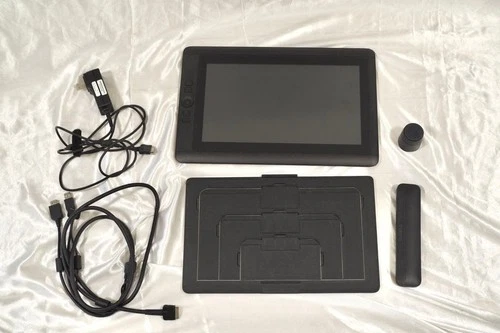 Wacom Cintiq 13HD Creative Pen Display DTK-1300 K LCD Pen Tablet Accessorie used