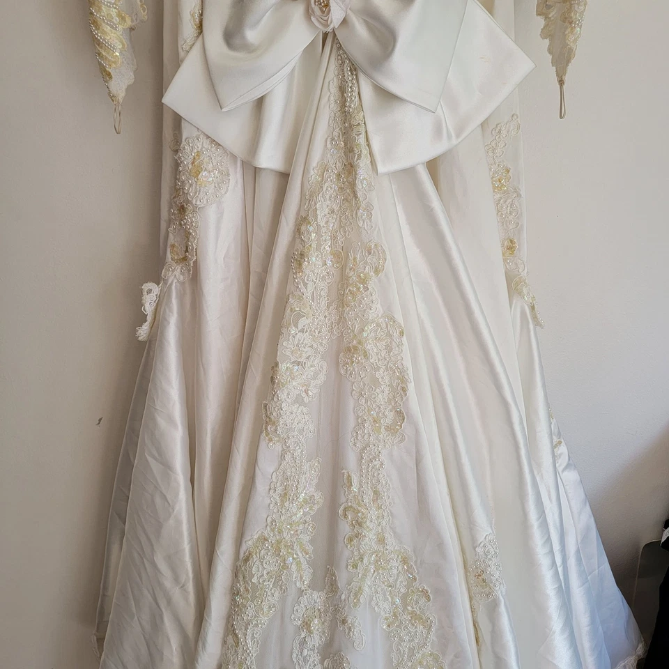 Vestido de novia romance Eve of Milady 3 tren bullicioso, exquisito vestido vintage XS-S Foto 4 de 4