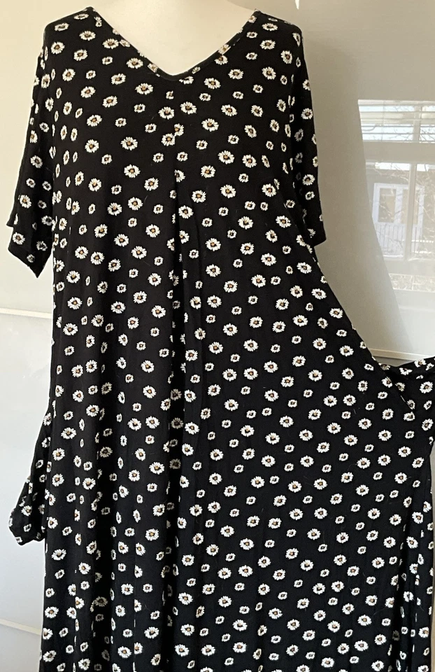 Limited Collection Stretchy Viscose Dress with Daisies on Black Size UK 20 - Image 4 of 4