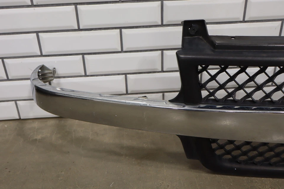 01-02 Chevy 2500HD OEM решетка (HVY) с неоригинальными фарами / габаритными огнями - Изображение 4 из 4