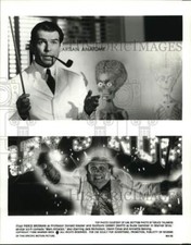 1996 Press Photo Pierce Brosnan and Danny DeVito star in 