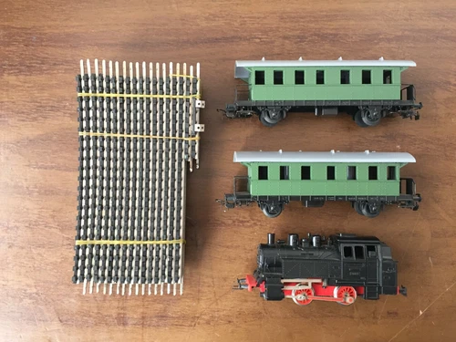 Piko HO Junior kleines Set mit Dampflok und 2 Personenwagen