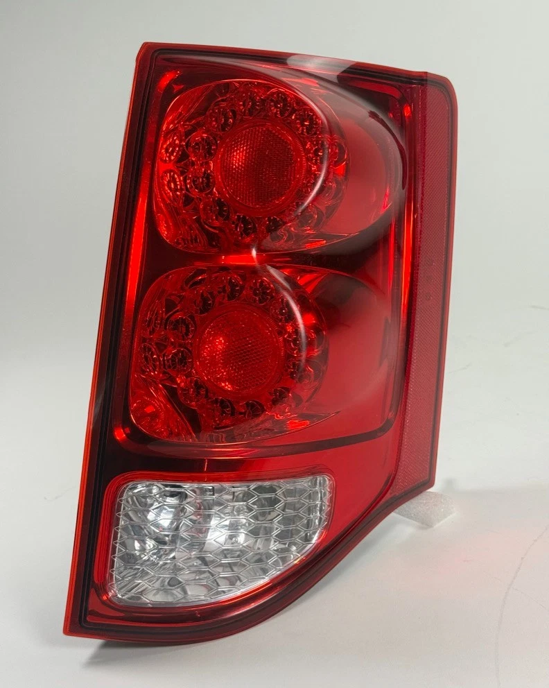 Luz Trasera LED Con Freno Y Direccional Para Dodge Grand Caravan 2011-2020 - Lado Pasajero, Carcasa Cromada, Certificada DOT