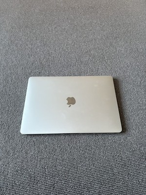 Apple MacBook Air (2018) 13 Zoll i5 1,6GHz 128GB Silber Sehr Guter Zustand