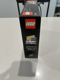 LEGO Architecture Solomon R. Guggenheim Museum 21004 208 Pieces Boxed