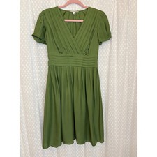 Banana Republic  Green Silk V Neck Pleated Short Sleeve  Dress Size 4
