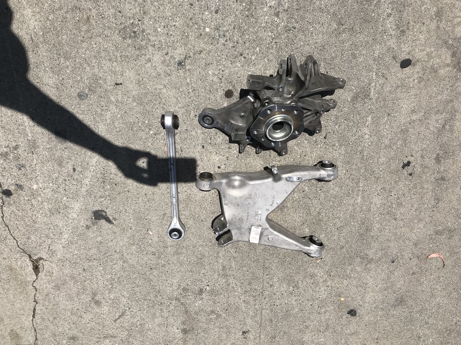 2016 ASTON MARTIN REAR RH Spindle Knuckle Hub (2) Control Arms