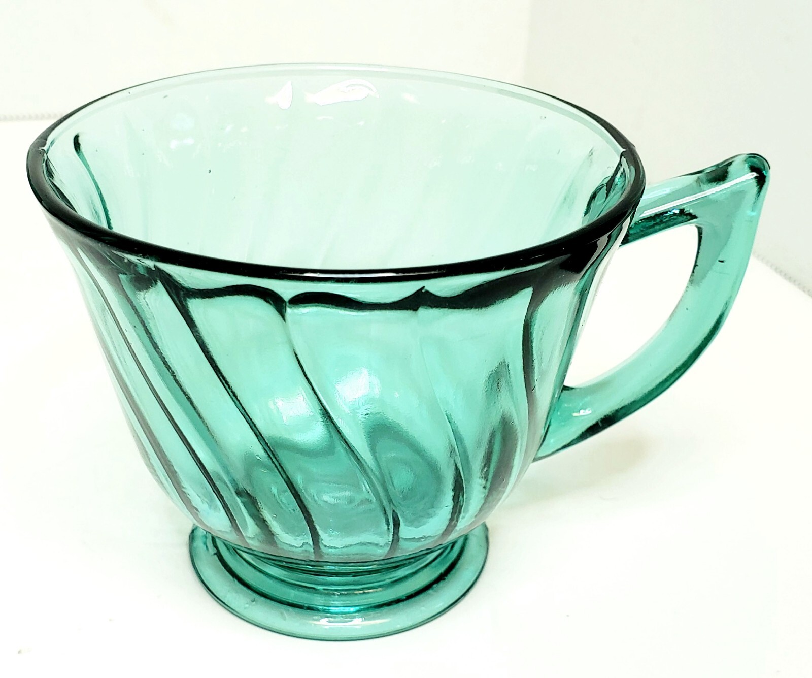 Vintage Set of 4 Jeannette Glass Green Swirl Cups And Saucers 1937