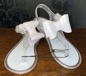 white sandals size 10