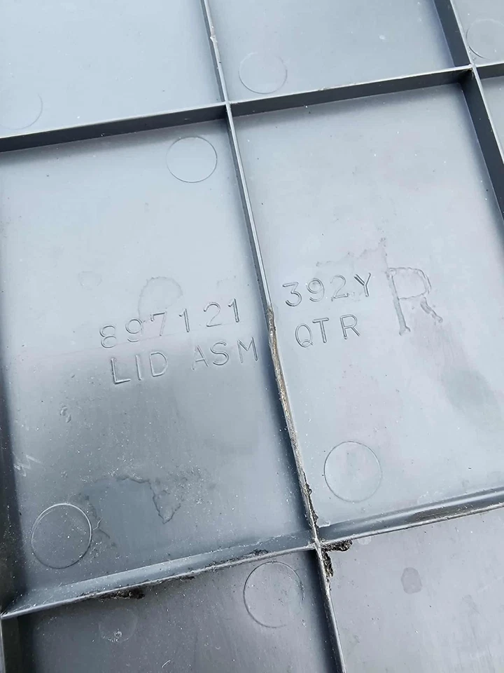 Honda Passport Isuzu Rodeo 1998-2002 OEM compartimento de herramientas tapa parte #897121 392Y Foto 4 de 4