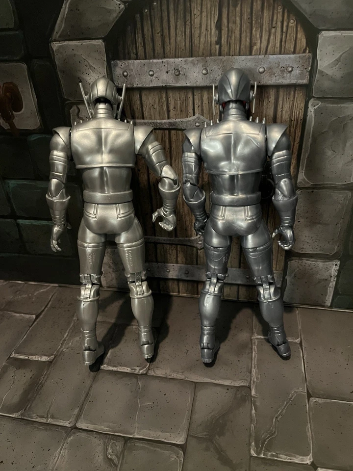 Lote de dos figuras Marvel Legends Ultron. Como se ve en las fotos. Foto 2 de 2