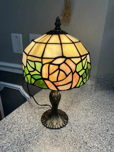 Vintage Tiffany style lamp With Rose Stained Glass Table 15” Tall Shade Is 8”