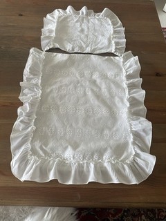 Spitzengarnitur für Puppenwagen / Bettchen