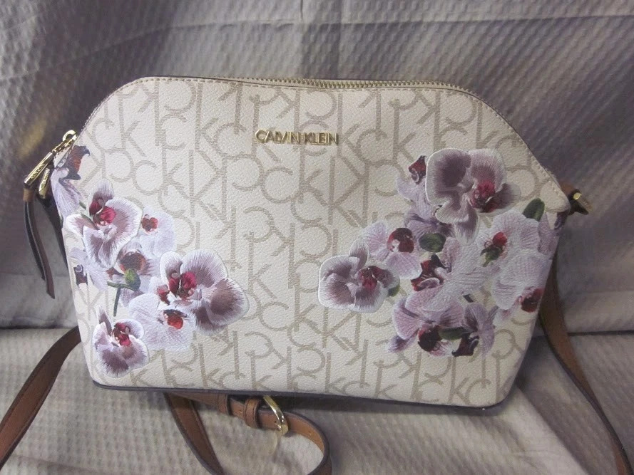 Сумочка через плечо Calvin Klein Janae цветок орхидеи - Изображение 2 из 4