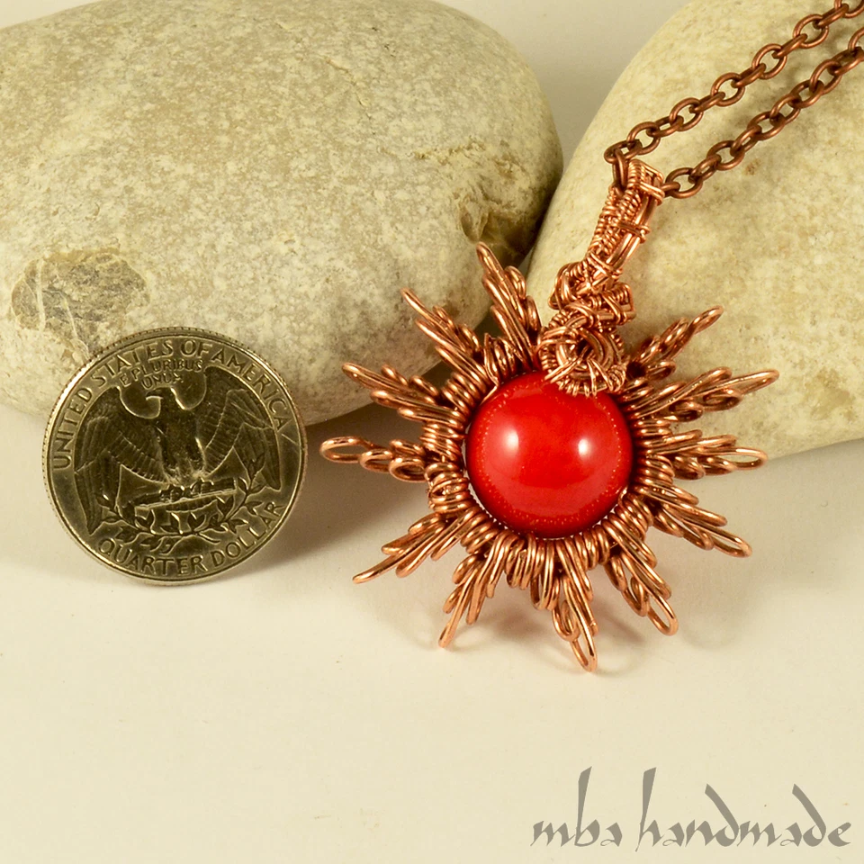 Colgante estrella cristal coral rojo alambre de cobre envuelto hecho a mano joyería artesanal Foto 2 de 4