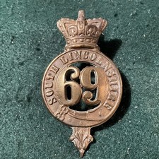 69th South Lincolnshire Reg of Foot Glengarry Cap Badge Victorian  brass. Ag25