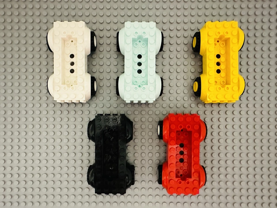 Лот из 5 автомобильных баз LEGO случайного цвета с колесами рама автомобиля - Изображение 4 из 4